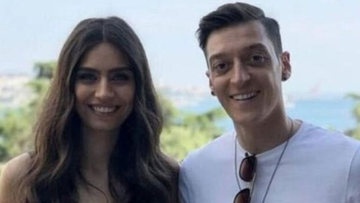 Mesut Ozil e la moglie 