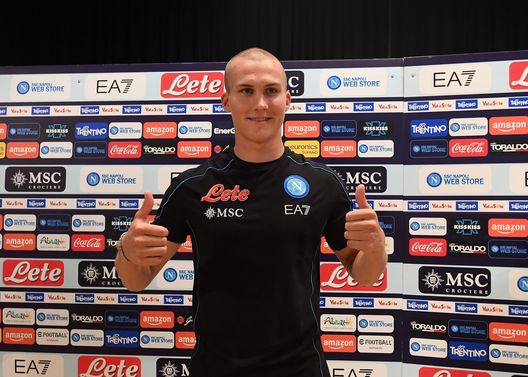 ostigard (Photo by SSC NAPOLI/SSC NAPOLI via Getty Images) UFFICIALE – Ostigard è un nuovo calciatore del Napoli: l’annuncio di De Laurentiis- immagine 2