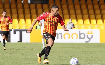  BENEVENTO, ITALY - OCTOBER 04: Iago Falque of Benevento Calcio during the Serie A match between Benevento Calcio and Bologna FC at Stadio Ciro Vigorito on October 04, 2020 in Benevento, Italy. (Photo by Francesco Pecoraro/Getty Images)
