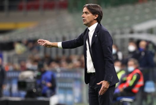 MILAN, ITALY - OCTOBER 24: FC Internazionale coach Simone Inzaghi looks on during the Serie A match between FC Internazionale and Juventus at Stadio Giuseppe Meazza on October 24, 2021 in Milan, Italy. (Photo by Marco Luzzani/Getty Images) MILAN, ITALY - OCTOBER 24: FC Internazionale coach Simone Inzaghi looks on during the Serie A match between FC Internazionale and Juventus at Stadio Giuseppe Meazza on October 24, 2021 in Milan, Italy. (Photo by Marco Luzzani/Getty Images)