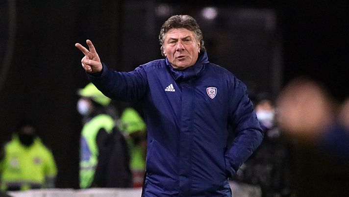 CAGLIARI, ITALY - DECEMBER 06: Walter Mazzarri coach of Cagliari reacts during the Serie A match between Cagliari Calcio and Torino FC at Sardegna Arena on December 06, 2021 in Cagliari, Italy. (Photo by Enrico Locci/Getty Images) Lazio News – Mazzarri: “Sono molto forti, servirà il 120% per fare risultato“ - immagine 1