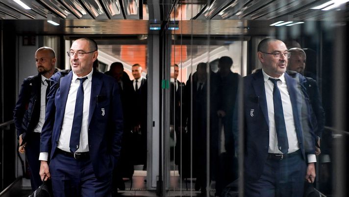 LYON, FRANCE - FEBRUARY 25: Juventus coach Maurizio Sarri ahead of thei UEFA Champions League round of 16 first leg match against Olympique Lyon at on February 25, 2020 in Lyon, France. (Photo by Daniele Badolato - Juventus FC/Juventus FC via Getty Images) LYON, FRANCE - FEBRUARY 25: Juventus coach Maurizio Sarri ahead of thei UEFA Champions League round of 16 first leg match against Olympique Lyon at on February 25, 2020 in Lyon, France. (Photo by Daniele Badolato - Juventus FC/Juventus FC via Getty Images)