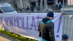 VIDEO / Fiorentina, striscione dei tifosi per Barone: “Joe non mollare”