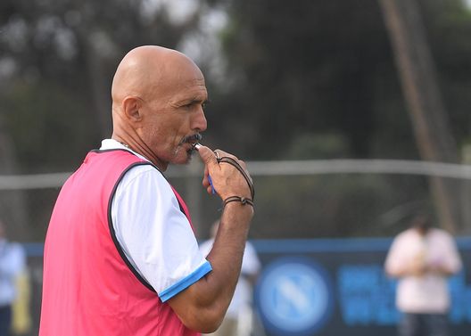 NAPLES, ITALY - SEPTEMBER 29: Head coach Luciano Spalletti of Napoli attends a training session on September 29, 2021 in Naples, Italy. (Photo by SSC NAPOLI/SSC NAPOLI via Getty Images) NAPLES, ITALY - SEPTEMBER 29: Head coach Luciano Spalletti of Napoli attends a training session on September 29, 2021 in Naples, Italy. (Photo by SSC NAPOLI/SSC NAPOLI via Getty Images)