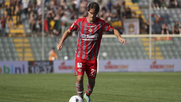 CREMONA, ITALY - OCTOBER 02: Nicolo' Fagioli of US Cremonese in action during the Serie B match between US Cremonese and Ternana at Stadio Giovanni Zini on October 02, 2021 in Cremona, Italy. (Photo by Giuseppe Cottini/Getty Images) Under 21 Fagioli: “In Italia i giovani giocano poco, dopo 2 partite già ti criticano” - immagine 1