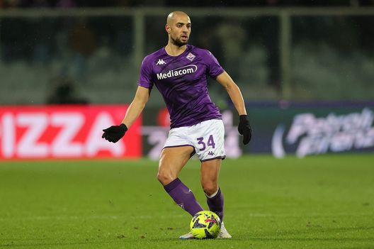 FLORENCE, ITALY - JANUARY 21: Sofyan Amrabat of ACF Fiorentina in action during the Serie A match between ACF Fiorentina and Torino FC at Stadio Artemio Franchi on January 21, 2023 in Florence, Italy. (Photo by Gabriele Maltinti/Getty Images) Il Chelsea ci ha provato anche per Amrabat, contatti diretti ma Rocco ha detto no- immagine 2