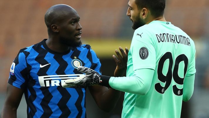 MILAN, ITALY - OCTOBER 17: Romelu Lukaku of FC Internazionale disputes with Gianluigi Donnarumma of AC Milan during the Serie A match between FC Internazionale and AC Milan at Stadio Giuseppe Meazza on October 17, 2020 in Milan, Italy. (Photo by Marco Luzzani/Getty Images) MILAN, ITALY - OCTOBER 17: Romelu Lukaku of FC Internazionale disputes with Gianluigi Donnarumma of AC Milan during the Serie A match between FC Internazionale and AC Milan at Stadio Giuseppe Meazza on October 17, 2020 in Milan, Italy. (Photo by Marco Luzzani/Getty Images)