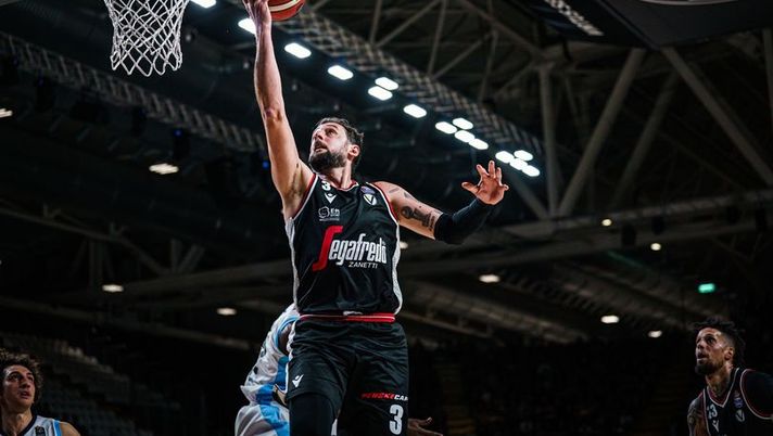 Basket – La Virtus sprofonda in casa contro Napoli - immagine 1
