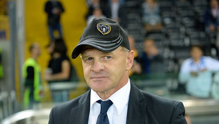 UDINE, ITALY - SEPTEMBER 21:  Head coach  of Udinese Giuseppe Iachini looks on during the Serie A match between Udinese Calcio and ACF Fiorentina at Stadio Friuli on September 21, 2016 in Udine, Italy.  (Photo by Dino Panato/Getty Images) 