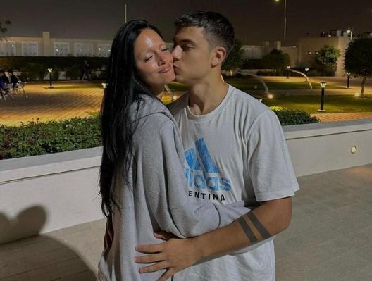 Fiori di Dybala per la fidanzata, la mamma di Oriana si lascia scappare “marito”: nozze segrete? Fiori di Dybala per la fidanzata, la mamma di Oriana si lascia scappare “marito”: nozze segrete? - immagine 1