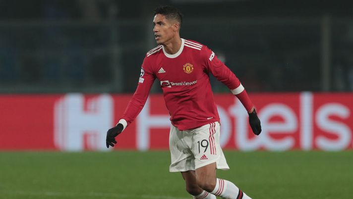 BERGAMO, ITALY - NOVEMBER 02: Raphael Varane of Manchester United in action during the UEFA Champions League group F match between Atalanta and Manchester United at Gewiss Stadium on November 02, 2021 in Bergamo, Italy. (Photo by Emilio Andreoli/Getty Images) Fuori un mese: Varane salta il derby di Manchester - immagine 1
