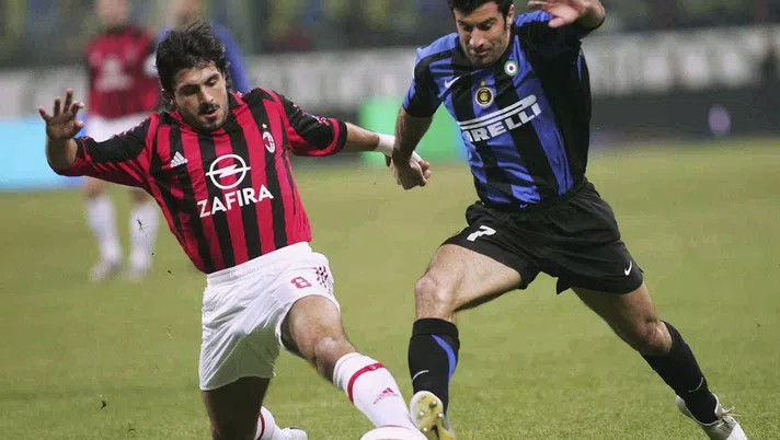 Gennaro Gattuso e Luis Figo, quando vestivano le maglie di Milan e Inter (credits: GETTY images)