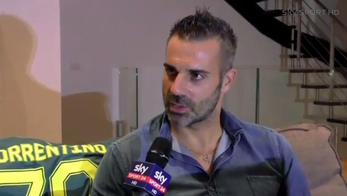 Video, a casa Sorrentino per celebrare le 500 presenze: “Un numero che fa impressione, ecco miei migliori ricordi” Video, a casa Sorrentino per celebrare le 500 presenze: “Un numero che fa impressione, ecco miei migliori ricordi”