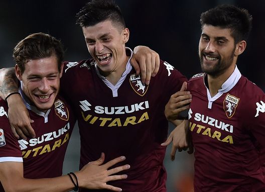 Baselli festeggia insieme a Belotti e Benassi dopo l'eurogol alla Fiorentina 