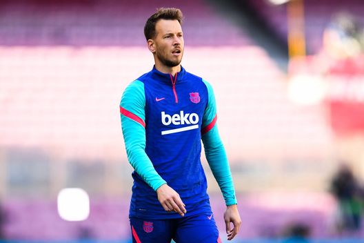 BARCELONA, SPAIN - MAY 08: Neto of FC Barcelona looks on during warm up prior to the La Liga Santander match between FC Barcelona and Atletico de Madrid at Camp Nou on May 08, 2021 in Barcelona, Spain. Sporting stadiums around Spain remain under strict restrictions due to the Coronavirus Pandemic as Government social distancing laws prohibit fans inside venues resulting in games being played behind closed doors. (Photo by David Ramos/Getty Images) Neto