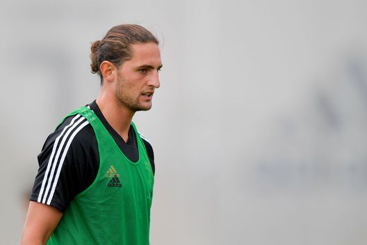 (Photo by Daniele Badolato - Juventus FC/Juventus FC via Getty Images) Rabiot e la costante presenza di mamma Veronique: dietro c’è un dramma familiare…- immagine 2