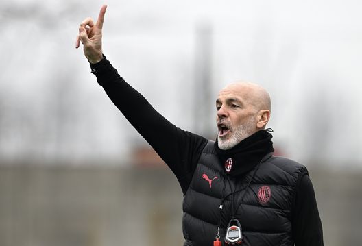 Stefano Pioli (allenatore AC Milan) qui durante un allenamento con i rossoneri a Milanello | Milan News (Getty Images) Stefano Pioli AC Milan