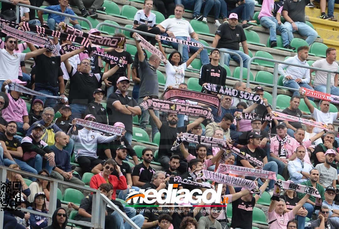 FOTOTIFO Palermo-Pisa 3-3, i tifosi allo Stadio “Renzo Barbera” (Gallery) - immagine 68