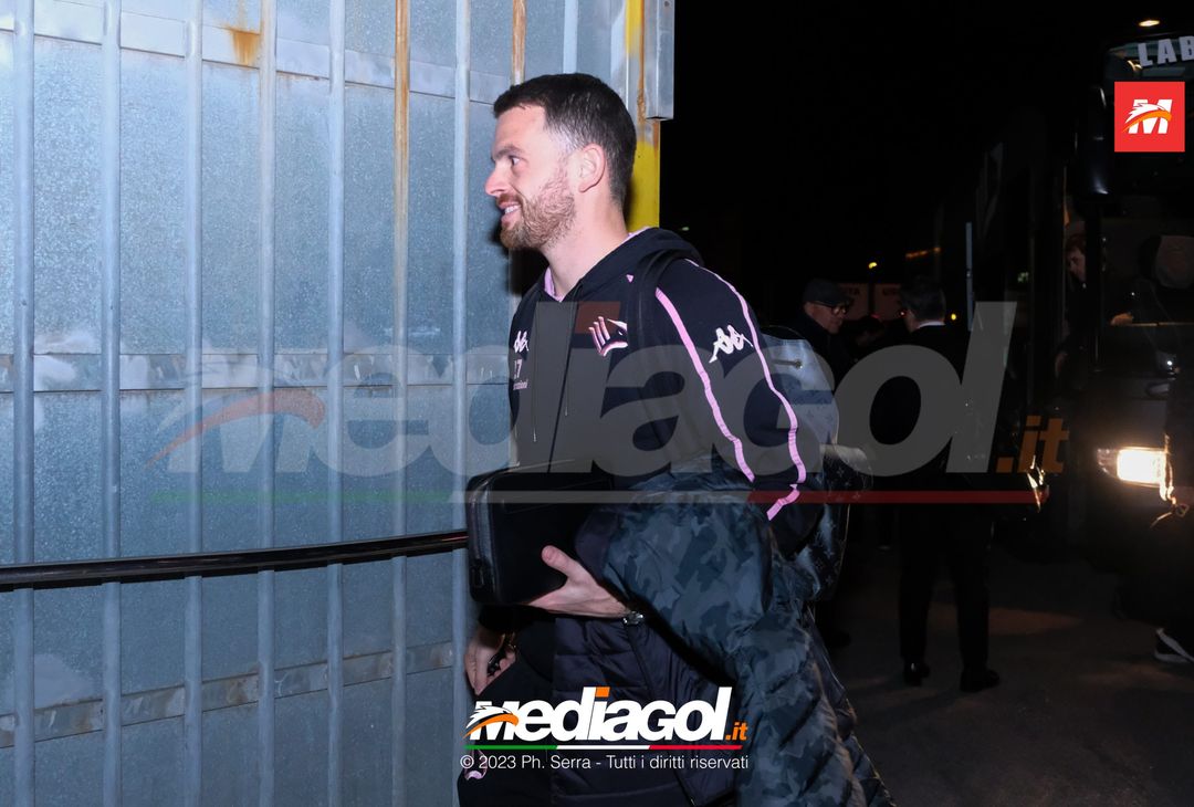 FOTO Palermo, i rosanero ritornano a Palermo dopo il la vittoria ad Ascoli (Gallery) - immagine 8