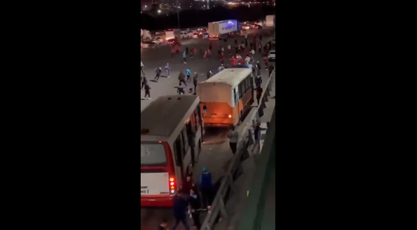 Argentina, derby in autostrada con sassi e pugni tra tifosi River Plate e Racing: un uomo privo di sensi- immagine 2
