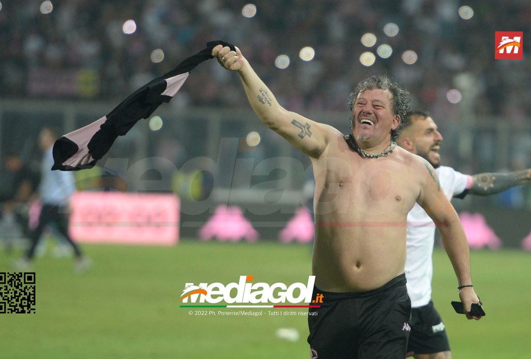FOTO Palermo in Serie B, i festeggiamenti dei rosanero al Renzo Barbera (Gallery) - immagine 68