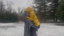 VIDEO / Wanda Nara-Mauro Icardi, momento di tenerezza sotto la neve