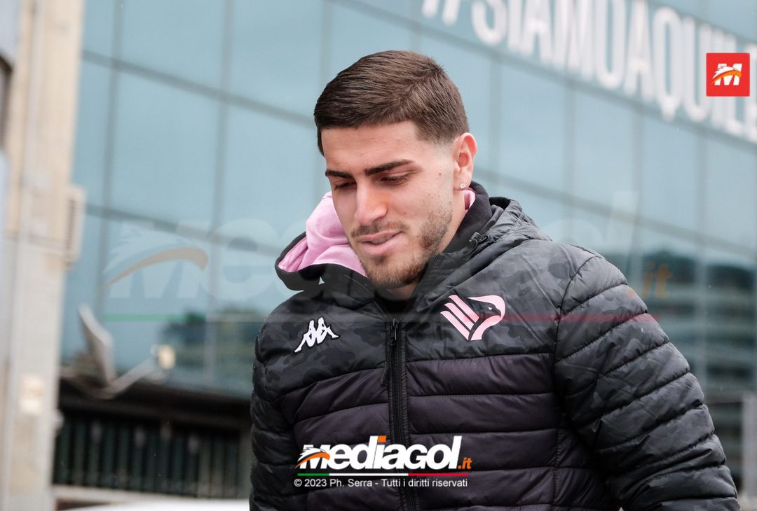 FOTO Genoa-Palermo, i rosanero in partenza dallo stadio “Renzo Barbera” (Gallery) - immagine 11