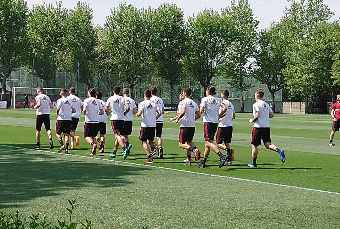 Il Milan si allena a Milanello