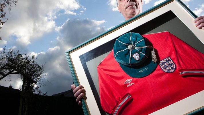 Un tempo stella dello United, ora fa il fattorino e “svende” la sua maglia - immagine 1