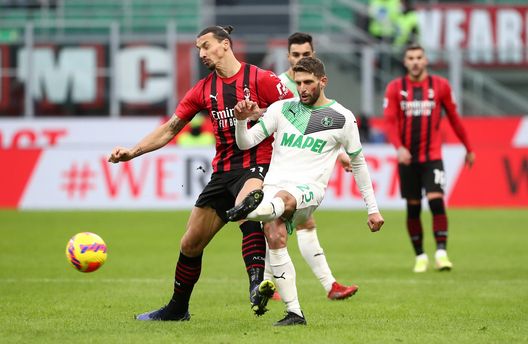 MILAN, ITALY - NOVEMBER 28: Domenico Berardi of US Sassuolo is challenged by Zlatan Ibrahimovic of AC Milan during the Serie A match between AC Milan and US Sassuolo at Stadio Giuseppe Meazza on November 28, 2021 in Milan, Italy. (Photo by Marco Luzzani/Getty Images) MILAN, ITALY - NOVEMBER 28: Domenico Berardi of US Sassuolo is challenged by Zlatan Ibrahimovic of AC Milan during the Serie A match between AC Milan and US Sassuolo at Stadio Giuseppe Meazza on November 28, 2021 in Milan, Italy. (Photo by Marco Luzzani/Getty Images)