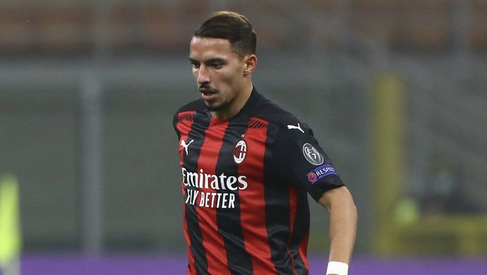 Ismaël Bennacer (centrocampista AC Milan) durante Milan-Lille 0-3 (Europa League 2020-2021) | AC Milan News (Getty Images) 