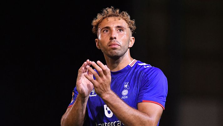 Hallam Hope of Oldham Athletic during the Vanarama National League match between Oldham Athletic and Aldershot Town at Boundary Park, Oldham on Friday 26th August 2022. (Photo by Eddie Garvey/MI News/NurPhoto via Getty Images) VIOLENZA A FINE GARA