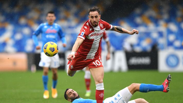 NAPLES, ITALY - JANUARY 17: Gaetano Castrovilli of ACF Fiorentina is challenged by Konstantinos Manolas of S.S.C. Napoli during the Serie A match between SSC Napoli and ACF Fiorentina at Stadio Diego Armando Maradona on January 17, 2021 in Naples, Italy. Sporting stadiums around Italy remain under strict restrictions due to the Coronavirus Pandemic as Government social distancing laws prohibit fans inside venues resulting in games being played behind closed doors. (Photo by Francesco Pecoraro/Getty Images) NAPLES, ITALY - JANUARY 17: Gaetano Castrovilli of ACF Fiorentina is challenged by Konstantinos Manolas of S.S.C. Napoli during the Serie A match between SSC Napoli and ACF Fiorentina at Stadio Diego Armando Maradona on January 17, 2021 in Naples, Italy. Sporting stadiums around Italy remain under strict restrictions due to the Coronavirus Pandemic as Government social distancing laws prohibit fans inside venues resulting in games being played behind closed doors. (Photo by Francesco Pecoraro/Getty Images)