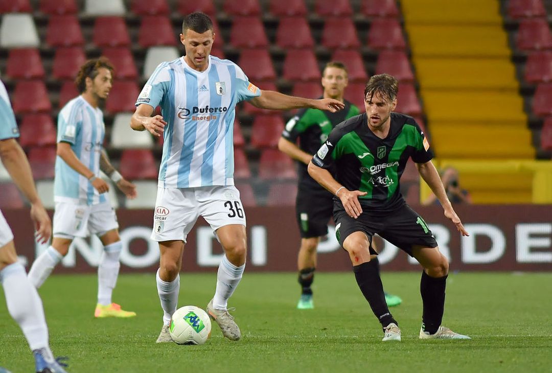  TRIESTE, ITALY - JUNE 29: Luca Mazzitelli of Virtus Entella controls the ball during the serie B match between Pordenone Calcio and Virtus Entella at Dacia Arena on June 29, 2020 in Udine, Italy. (Photo by Getty Images/Getty Images for Lega Serie B ) 