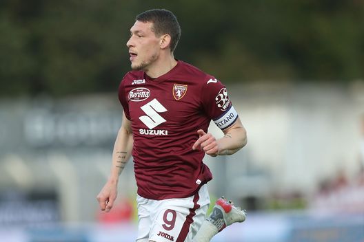 LA SPEZIA, ITALY - NOVEMBER 06: Andrea Belotti of Torino FC looks on during the Serie A match between Spezia Calcio v Torino FC at Stadio Alberto Picco on November 6, 2021 in La Spezia, Italy. (Photo by Gabriele Maltinti/Getty Images) Toro in numeri: Belotti è l’attaccante granata più bersagliato, bene i duelli aerei- immagine 2