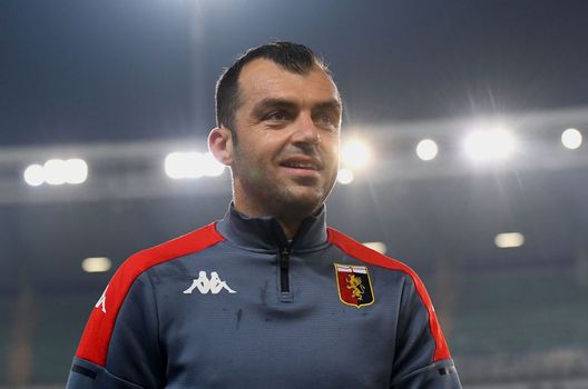 VERONA, ITALY - OCTOBER 19: Goran Pandev of Genoa CFC looks on during the Serie A match between Hellas Verona FC and Genoa CFC at Stadio Marcantonio Bentegodi on October 19, 2020 in Verona, Italy. (Photo by Alessandro Sabattini/Getty Images) VERONA, ITALY - OCTOBER 19: Goran Pandev of Genoa CFC looks on during the Serie A match between Hellas Verona FC and Genoa CFC at Stadio Marcantonio Bentegodi on October 19, 2020 in Verona, Italy. (Photo by Alessandro Sabattini/Getty Images)