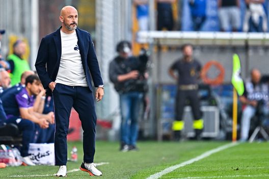 GENOA, ITALY - MAY 16: Vincenzo Italiano head coach of Fiorentina looks on during the Serie A match between UC Sampdoria and ACF Fiorentina at Stadio Luigi Ferraris on May 16, 2022 in Genoa, Italy. (Photo by Getty Images) Bucciantini: “Il gioco di Italiano ha un grande pregio per il futuro…”- immagine 2