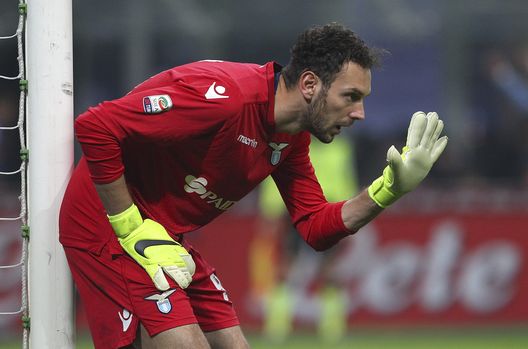 MILAN, ITALY - DECEMBER 20: Etrit Berisha of SS Lazio directs his defense during the Serie A match between FC Internazionale Milano and SS Lazio at Stadio Giuseppe Meazza on December 20, 2015 in Milan, Italy. (Photo by Marco Luzzani/Getty Images) MILAN, ITALY - DECEMBER 20: Etrit Berisha of SS Lazio directs his defense during the Serie A match between FC Internazionale Milano and SS Lazio at Stadio Giuseppe Meazza on December 20, 2015 in Milan, Italy. (Photo by Marco Luzzani/Getty Images)