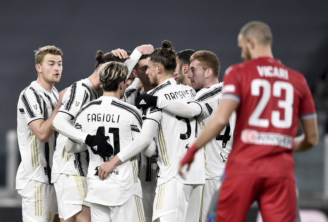  I giocatori della Juventus esultano dopo uno dei gol contro la SPAL  