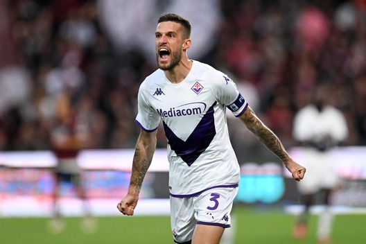 SALERNO, ITALY - MAY 03: Cristiano Biraghi of ACF Fiorentina celebrates after scoring the 3-3 goal during the Serie A match between Salernitana and ACF Fiorentina at Stadio Arechi on May 03, 2023 in Salerno, Italy. (Photo by Francesco Pecoraro/Getty Images) Biraghi: “Convinto da sempre delle potenzialità. Porteremo Firenze in campo”- immagine 2