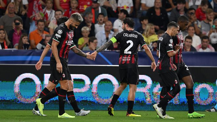 SALZBURG, AUSTRIA - SEPTEMBER 06: Alexis Saelemaekers of AC Milan celebrataes with team-mates after scoring the goal during the UEFA Champions League group E match between FC Salzburg and AC Milan at Football Arena Salzburg on September 06, 2022 in Salzburg, Austria. (Photo by Claudio Villa/AC Milan via Getty Images) Sacchi: “Aspetto De Ketelaere con fiducia. Il Milan sa come rilanciarsi” - immagine 1
