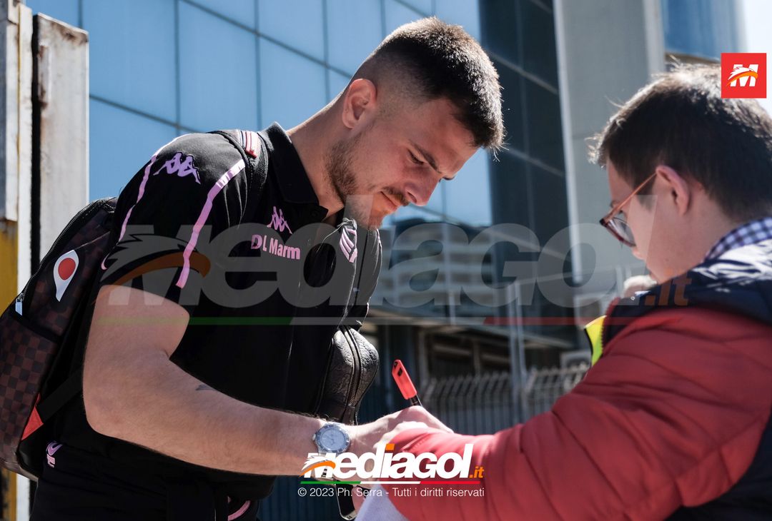 FOTO Parma-Palermo, i Rosanero in partenza dal “Renzo Barbera” (GALLERY) - immagine 13