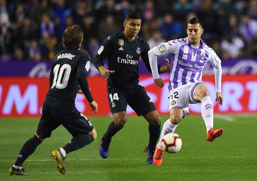 VALLADOLID, SPAIN - MARCH 10: Sergi Guardiola of Real Valladolid takes on Casemiro and Luka Modric of Real Madrid during the La Liga match between Real Valladolid CF and Real Madrid CF at Jose Zorrilla on March 10, 2019 in Valladolid, Spain. (Photo by Denis Doyle/Getty Images) VALLADOLID, SPAIN - MARCH 10: Sergi Guardiola of Real Valladolid takes on Casemiro and Luka Modric of Real Madrid during the La Liga match between Real Valladolid CF and Real Madrid CF at Jose Zorrilla on March 10, 2019 in Valladolid, Spain. (Photo by Denis Doyle/Getty Images)