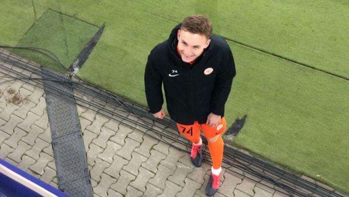 Il 20enne Kruk, poco prima di entrare in campo e decidere il derby a favore dello Zaglebie 