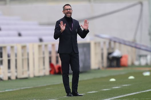 FLORENCE, ITALY - MARCH 11: Antonio Cincotta manager of ACF Fiorentina shouts instructions to his players Women's UEFA Champions League Round of 16 match between ACF Fiorentina and Manchester City WFC at Stadio Artemio Franchi on March 11, 2021 in Florence, Italy. (Photo by Gabriele Maltinti/Getty Images) FLORENCE, ITALY - MARCH 11: Antonio Cincotta manager of ACF Fiorentina shouts instructions to his players Women's UEFA Champions League Round of 16 match between ACF Fiorentina and Manchester City WFC at Stadio Artemio Franchi on March 11, 2021 in Florence, Italy. (Photo by Gabriele Maltinti/Getty Images)