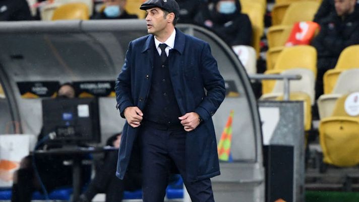 Roma's Portuguese coach Paulo Fonseca during the UEFA Europa League round of 16 second leg football match between Shakhtar Donetsk and Roma at the Olympiyski Stadium in Kiev on March 18, 2021. (Photo by Sergei SUPINSKY / AFP) (Photo by SERGEI SUPINSKY/AFP via Getty Images) Fonseca: “Karsdorp fuori, ne abbiamo altri. Ibanez non ricordava nulla dopo la botta” - immagine 1