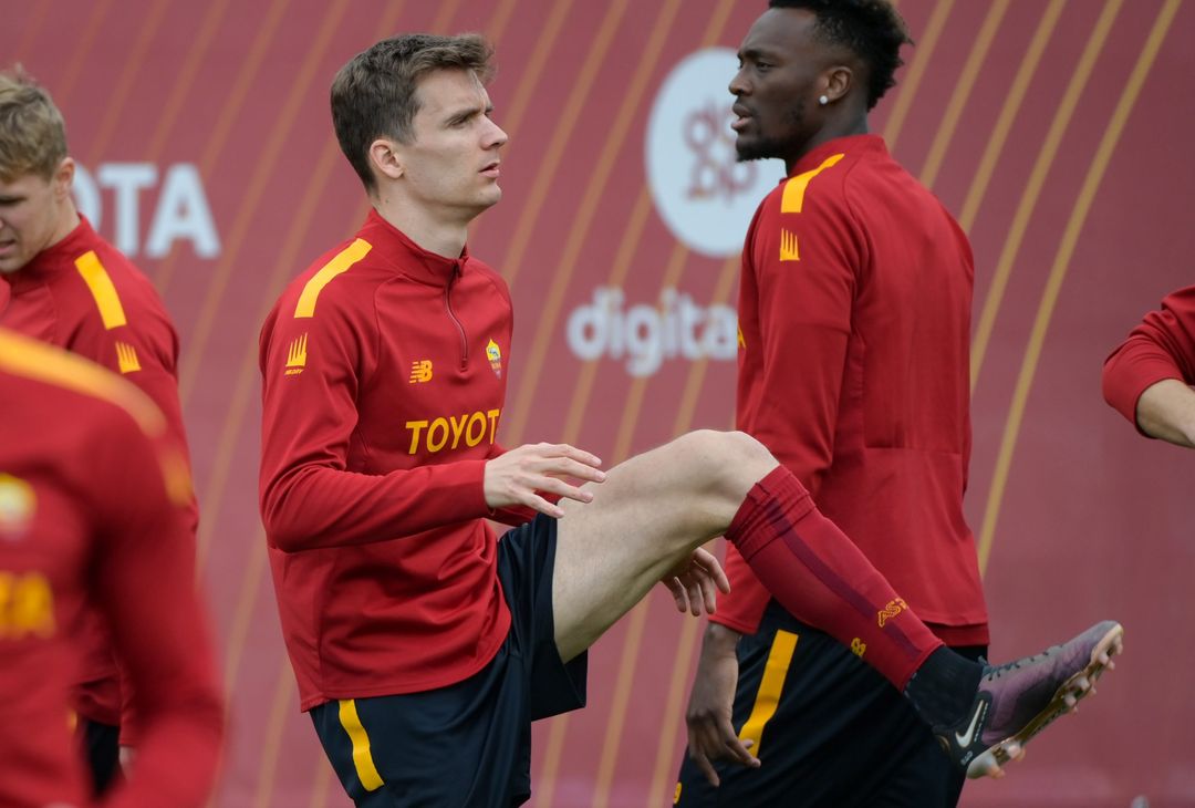 Roma, ultimo allenamento prima del match contro la Cremonese – FOTO GALLERY - immagine 35