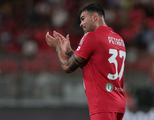 MONZA, ITALY - AUGUST 13: Andrea Petagna of AC Monza applaudes during the Serie A match between AC Monza and Torino FC at Stadio Brianteo on August 13, 2022 in Monza, Italy. (Photo by Emilio Andreoli/Getty Images) Petagna