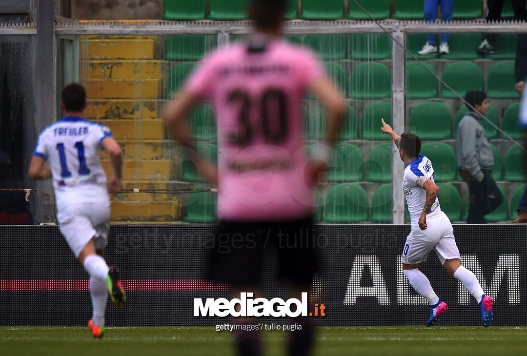  PALERMO, ITALY - FEBRUARY 12:  Alejandro Gomez of Atalanta celebrates after scoring his team's second goal during the Serie A match between US Citta di Palermo and Atalanta BC at Stadio Renzo Barbera on February 12, 2017 in Palermo, Italy.  (Photo by Tullio M. Puglia/Getty Images)  