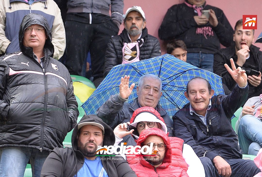 FOTO, i tifosi allo stadio per Palermo – Avellino 1-1 (Gallery) - immagine 3